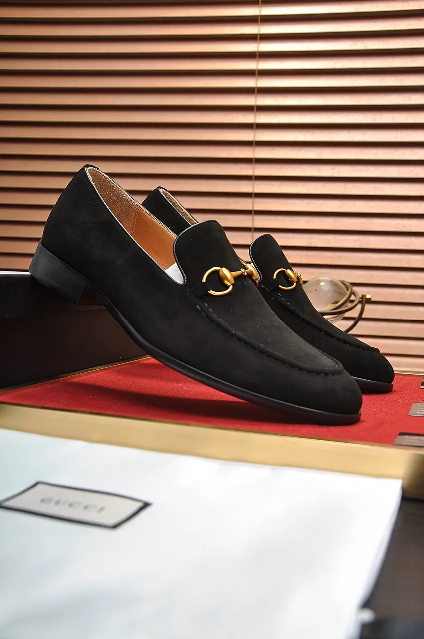 Men's men's shoes 💰500💶 [LV] (original single cowhide lining) 🍀LV's latest genuine leather business suit shoes are launched simultaneously on the official website. The first-layer cowhide imported from Italy is made of heavy gold, 💥official website 1:1 rubber outsole. Versatile to wear, high-end without losing class, and the color combination is extraordinary. This four-season style is alluring when worn on your feet, showing off your big-name flair. Standard code 38-45 (45 customized)